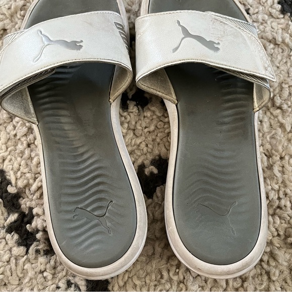 ⭐️ 3 for 10⭐️ Preloved Puma Slides - Picture 4 of 6